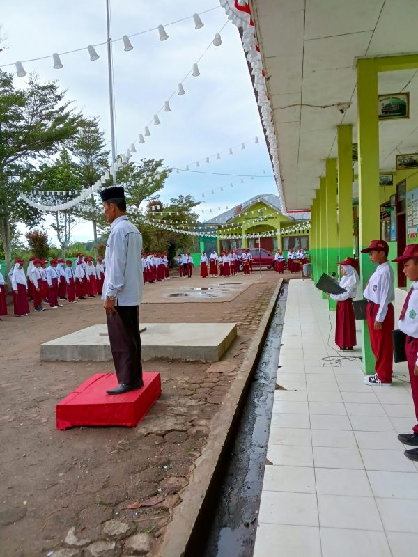 ” UPACARA BENDERA MIN 3 TANAH DATAR “